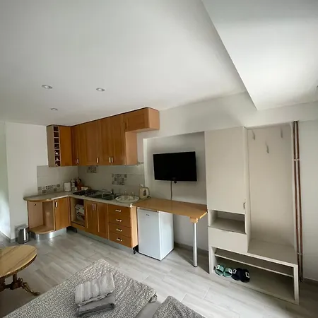 New Concept - 7 Minutes From The Pyramids - Center