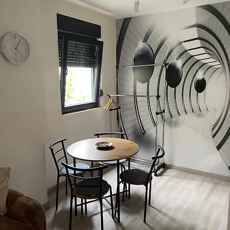 New Concept - 7 Minutes From The Pyramids - Center Apartment *